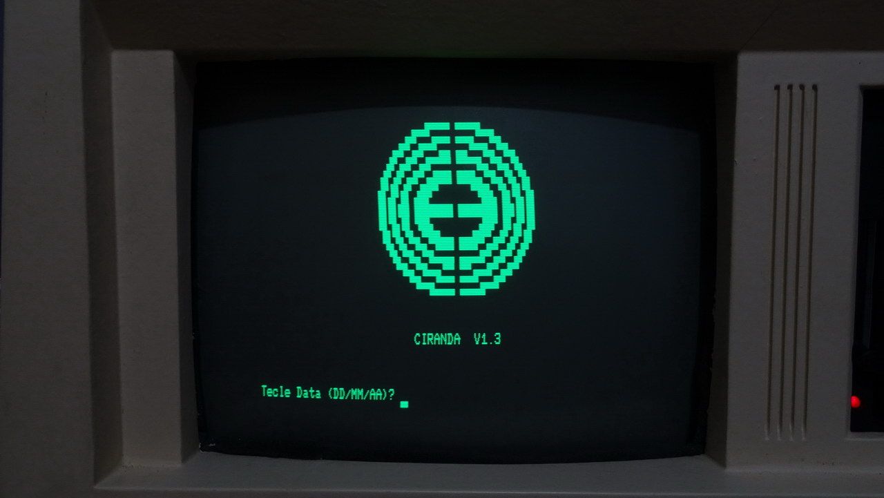 A terminal login screen for the CIRANDA network. It shows "Tecle Data (DD/MM/AA)?" asking the user to input the date.